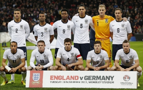 England-2013-NIKE-home-kit-white-navy-white-line-up